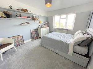 Merrilees Crescent- click for photo gallery